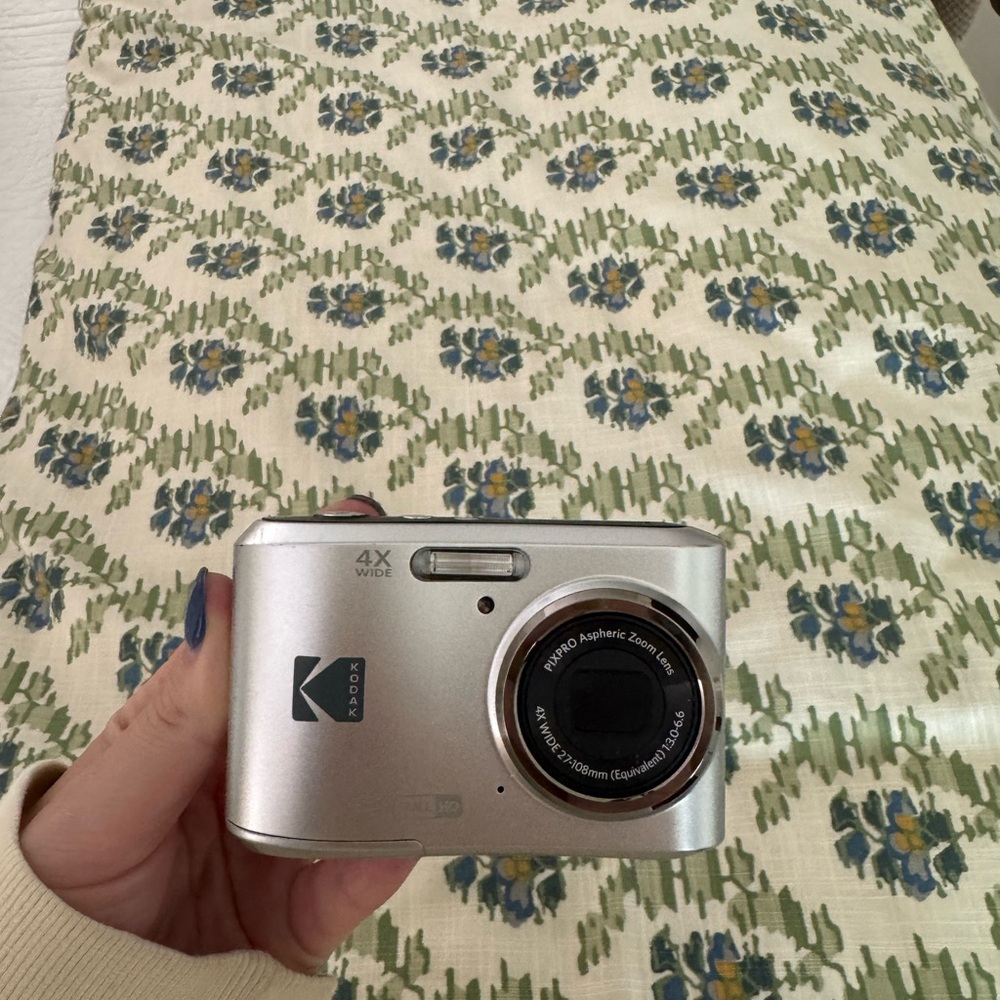 Kodak Silver Compact Camera with 4X Zoom